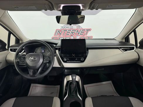 Used 2025 Toyota Corolla LE image 11