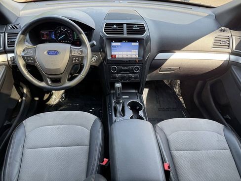 Used 2017 Ford Explorer XLT w/ Equipment Group 202A AWD/4WD image 12