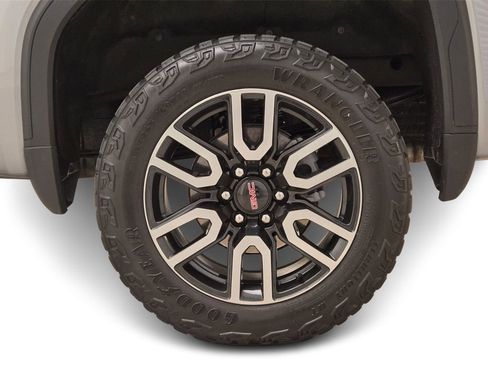Used 2024 GMC Sierra 1500 AT4 w/ Technology Package AWD/4WD image 14