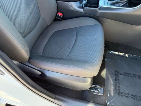 Used 2025 Toyota RAV4 LE AWD/4WD image 31