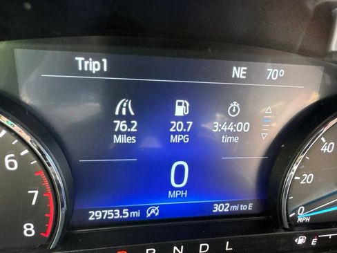 Used 2021 Ford Explorer XLT w/ Equipment Group 202A AWD/4WD image 16