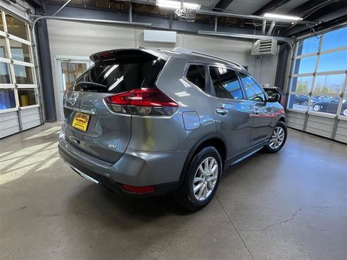 Used 2018 Nissan Rogue SV image 5