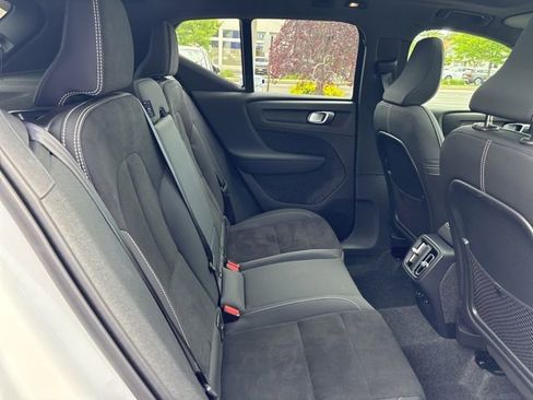 Used 2025 Volvo XC40 B5 Plus AWD/4WD image 12