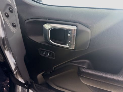 Used 2023 Jeep Wrangler Unlimited w/ Cold Weather Group image 31