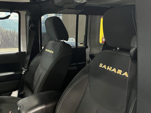 Used 2015 Jeep Wrangler Unlimited Sahara w/ Max Tow Package AWD/4WD image 16