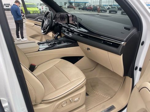 Used 2023 Cadillac Escalade Premium Luxury image 19