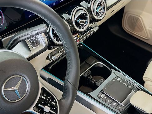 Used 2021 Mercedes-Benz GLB 250 image 16