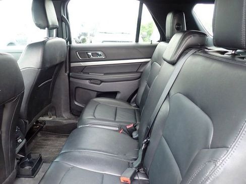 Used 2018 Ford Explorer XLT w/ Equipment Group 202A AWD/4WD image 12