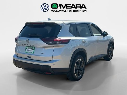 Used 2024 Nissan Rogue SV FWD image 5