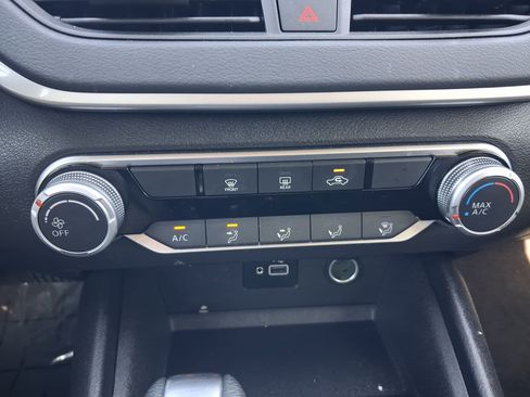 Used 2024 Nissan Altima 2.5 S FWD image 19