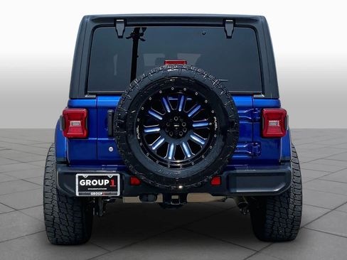 Used 2018 Jeep Wrangler Unlimited Sahara AWD/4WD image 5