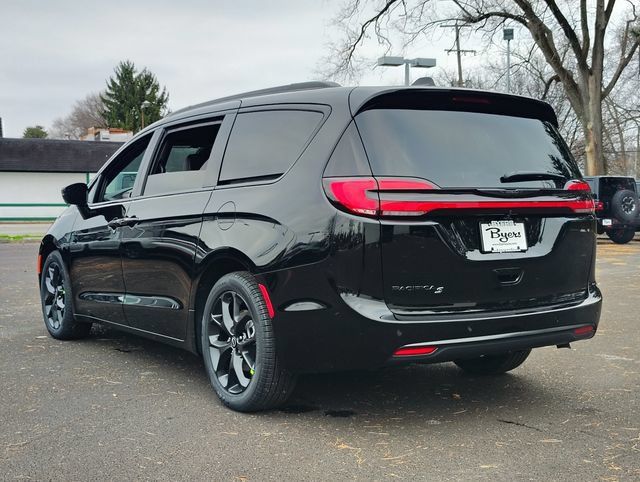 New 2026 Chrysler Pacifica Select w/ S Appearance Package FWD image 4