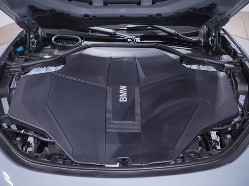 Used 2025 BMW i7 eDrive50 w/ M Sport Package image 24