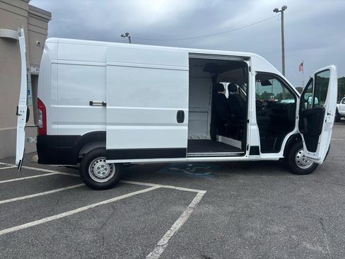 Used 2024 RAM ProMaster 2500 w/ Convenience Group FWD image 30