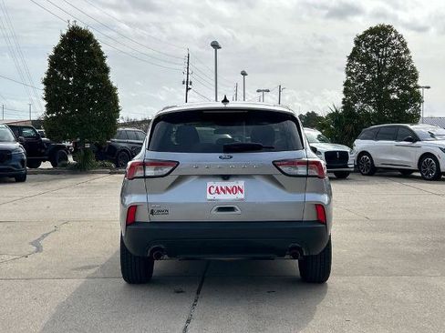 Certified 2022 Ford Escape SE w/ SE Sport Appearance Package image 4