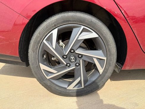 Used 2025 Hyundai Elantra SEL FWD image 11