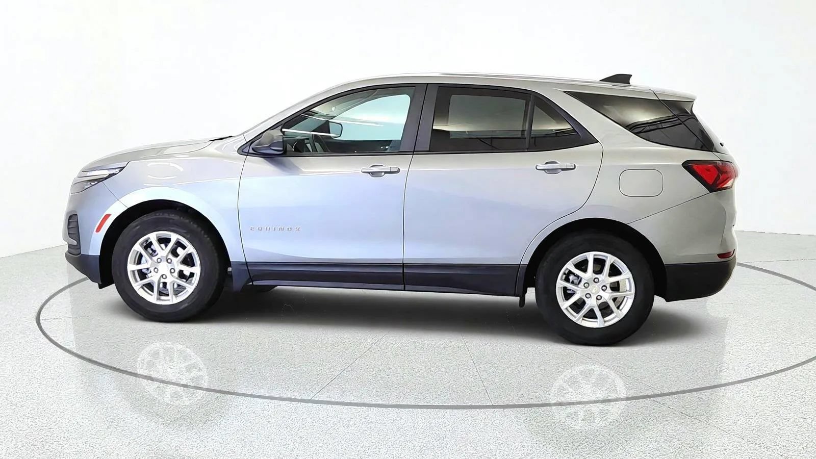 Used 2024 Chevrolet Equinox LS w/ LS Convenience Package FWD image 5
