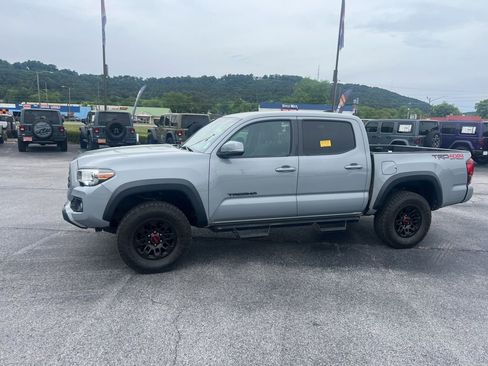 Used 2019 Toyota Tacoma TRD Off-Road AWD/4WD image 1