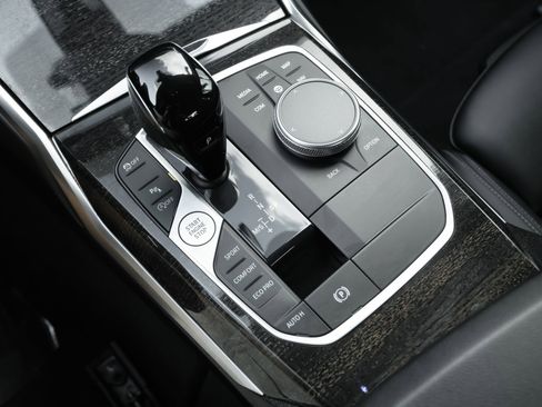 Used 2022 BMW 330i Sedan w/ Premium Package image 18