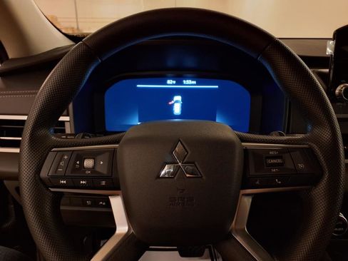 New 2025 Mitsubishi Outlander ES image 9