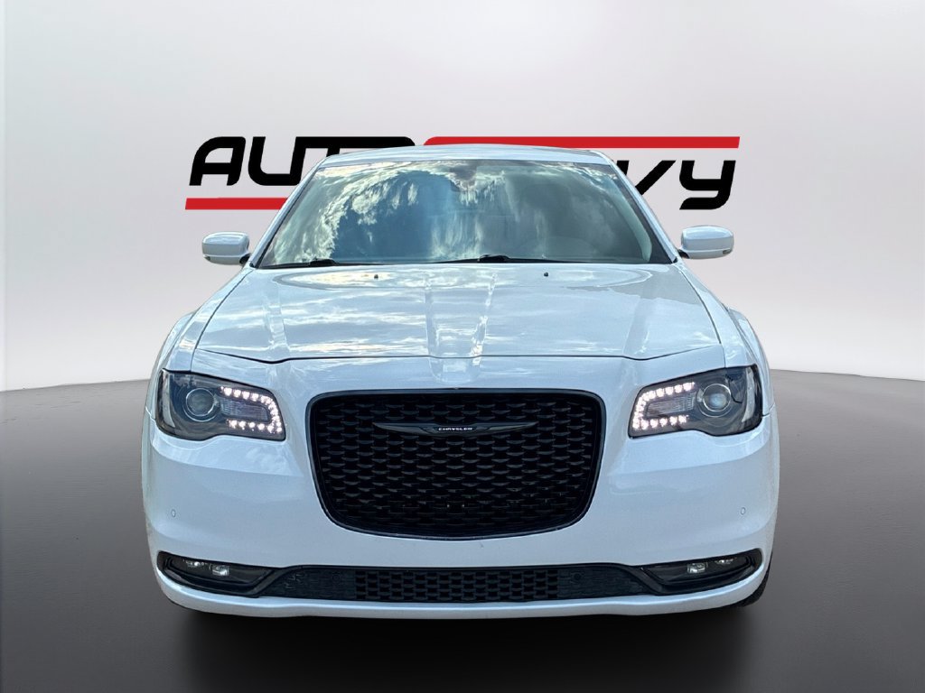 Used 2022 Chrysler 300 Touring L AWD/4WD image 2