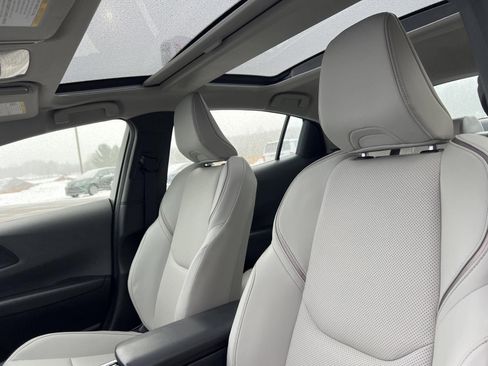 Used 2025 Toyota Prius XLE image 23