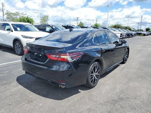 Used 2023 Toyota Camry SE FWD image 4