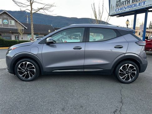 Used 2023 Chevrolet Bolt EUV Premier w/ Sun & Sound Package image 9