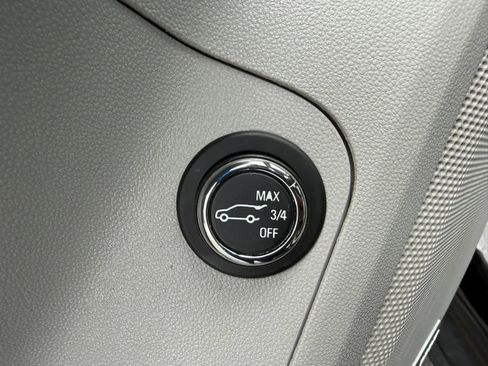 Used 2018 GMC Acadia SLT FWD image 25