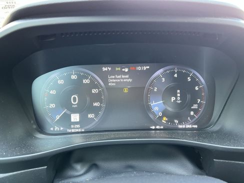 Used 2020 Volvo XC40 T4 R-Design w/ Protection Package Premier image 18