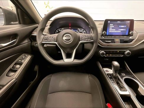 Certified 2024 Nissan Altima 2.5 SV image 3