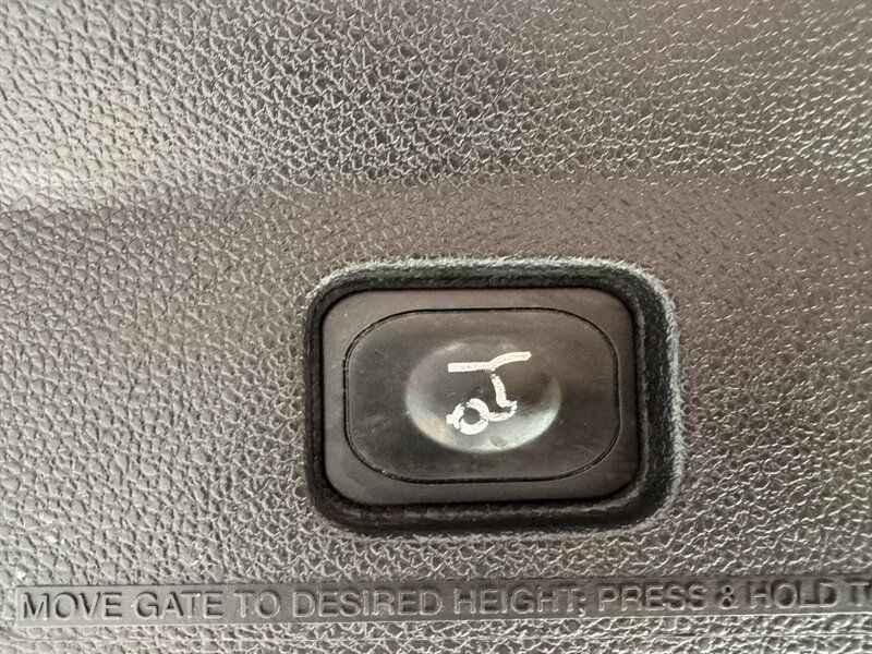 Used 2015 Ford Explorer XLT w/ Equipment Group 202A FWD image 31