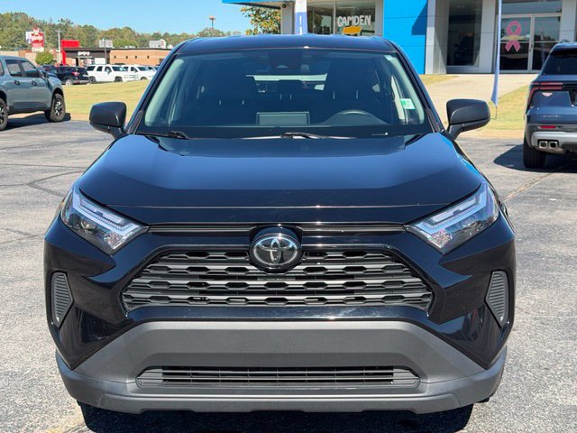 Used 2025 Toyota RAV4 LE AWD/4WD image 4