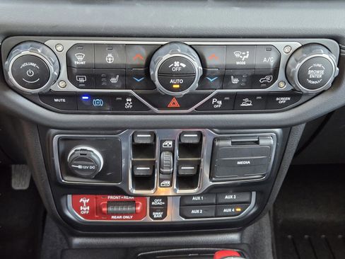 Used 2024 Jeep Wrangler Unlimited Rubicon 4xe image 26