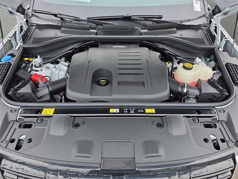 New 2025 Land Rover Range Rover SE image 32