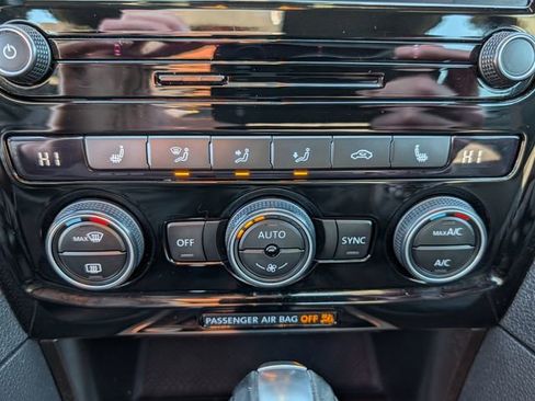 Used 2022 Volkswagen Passat 2.0T R-Line image 20