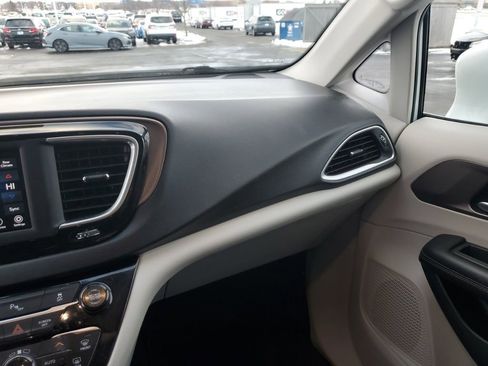 Used 2018 Chrysler Pacifica Touring Plus image 26