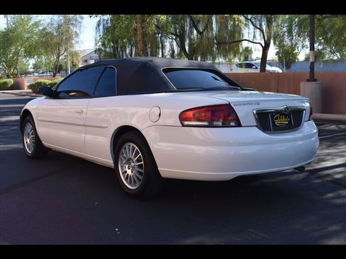 Used 2006 Chrysler Sebring Touring FWD image 10