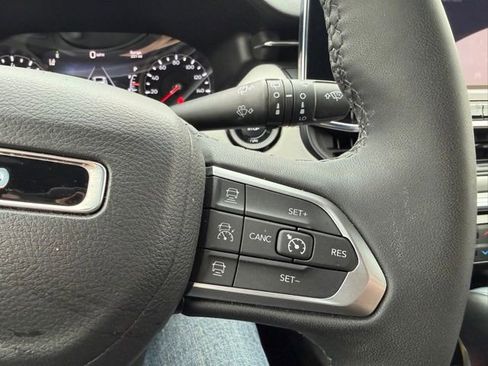 Used 2025 Jeep Compass Limited image 22