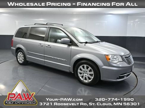 Used 2015 Chrysler Town & Country Touring FWD image 1