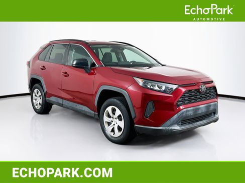 Used 2021 Toyota RAV4 LE image 1