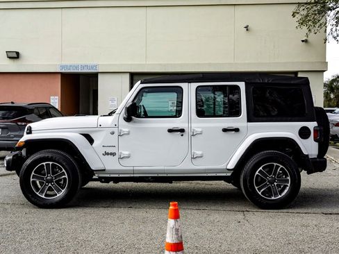 Used 2023 Jeep Wrangler Sahara w/ Cold Weather Group image 8