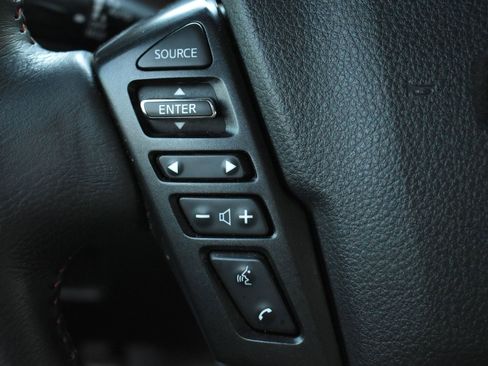 Used 2024 Nissan Titan PRO-4X w/ Pro-4x Convenience Package AWD/4WD image 18