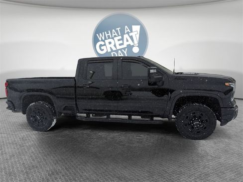 Used 2024 Chevrolet Silverado 2500 LT w/ Midnight Edition image 2