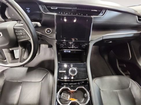 Used 2022 Jeep Grand Cherokee Limited image 11