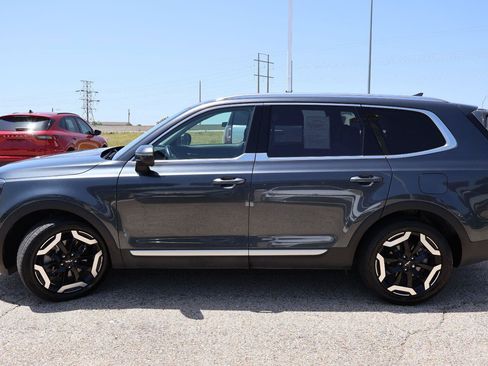 Used 2023 Kia Telluride EX w/ EX Captain's Chair Package FWD image 6