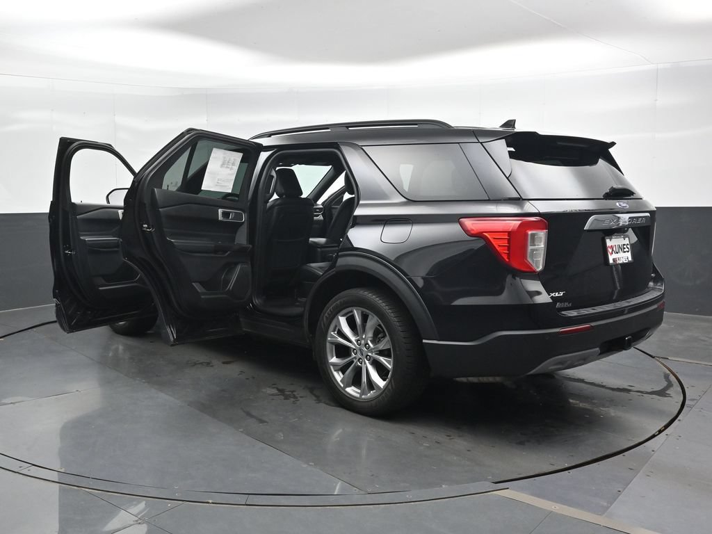 Used 2020 Ford Explorer XLT w/ Equipment Group 202A AWD/4WD image 48