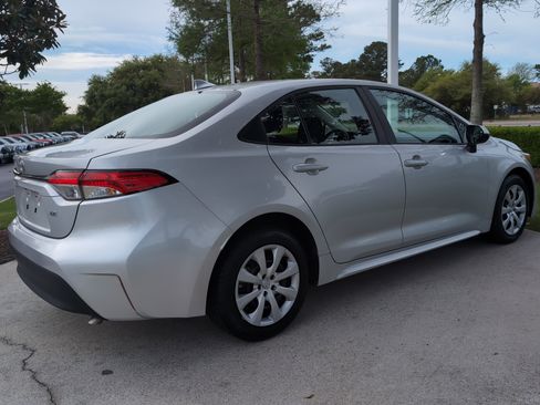 Certified 2024 Toyota Corolla LE FWD image 9