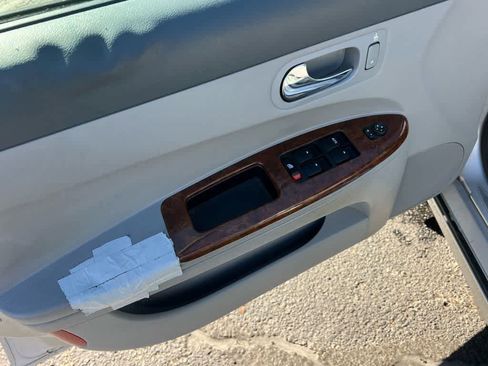 Used 2005 Buick LaCrosse CXL image 16
