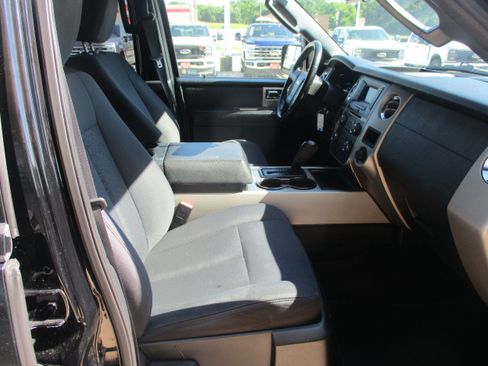 Used 2017 Ford Expedition EL XLT RWD image 10